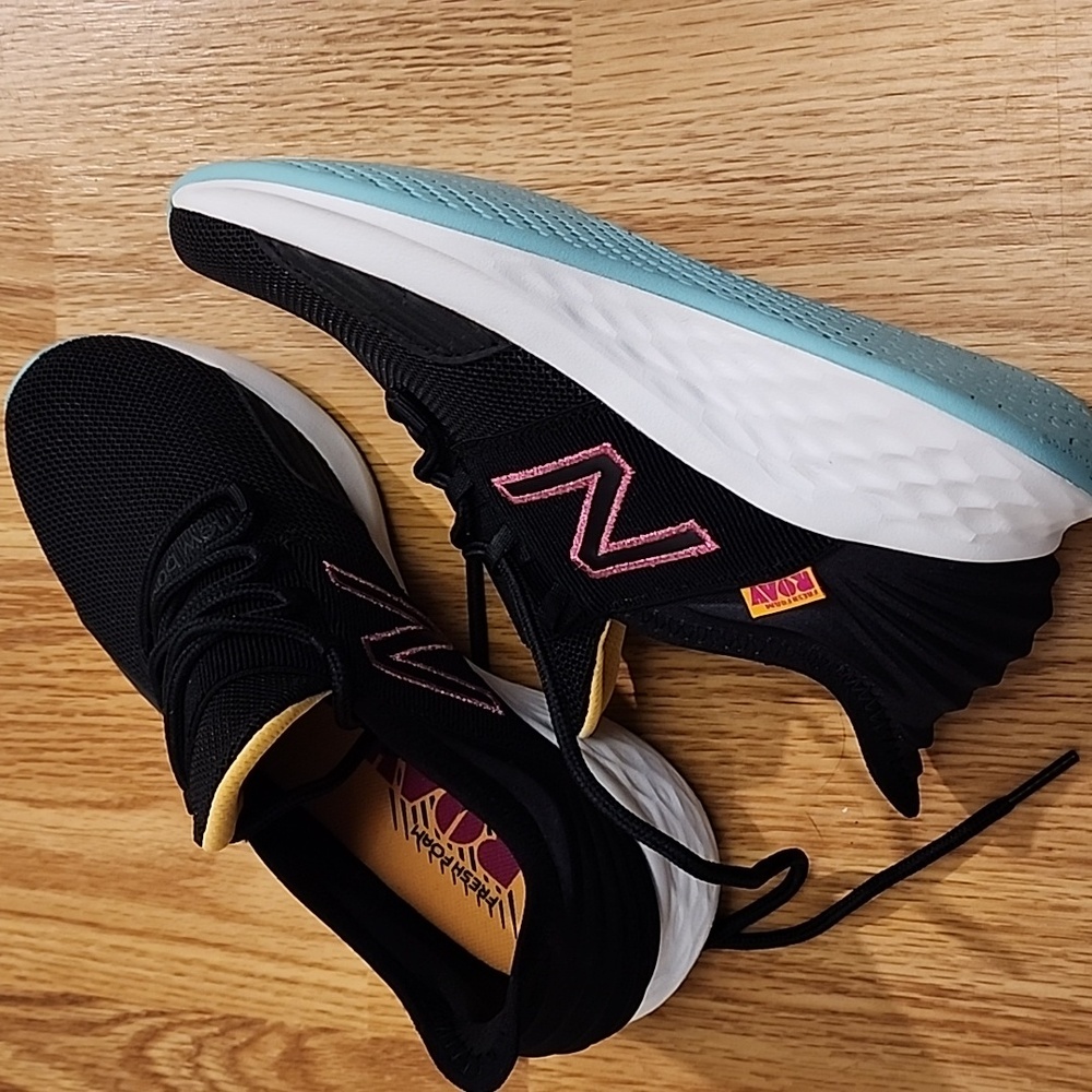 NWOT Woman's new balance sneakers